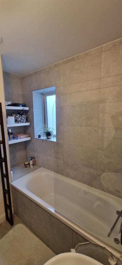 Miller'S Guest Room With Shared Bathroom Swords Dış mekan fotoğraf