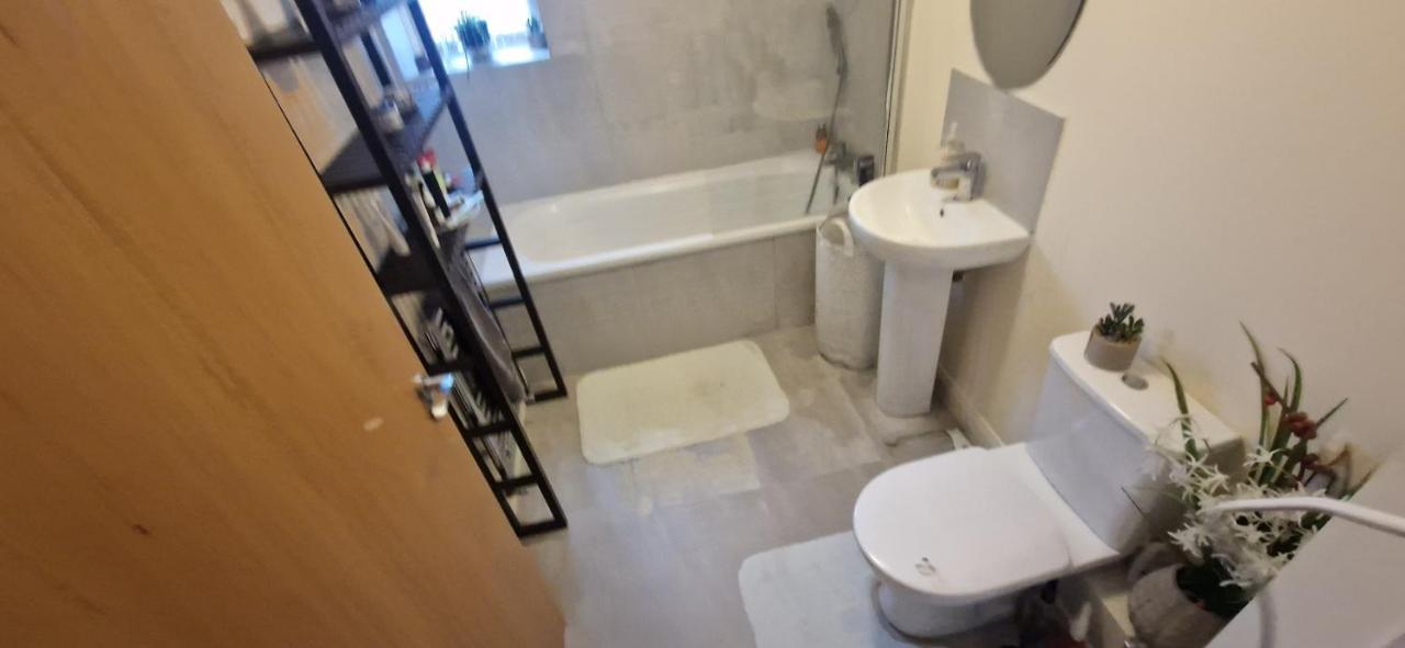 Miller'S Guest Room With Shared Bathroom Swords Dış mekan fotoğraf